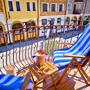 Hall Bliss - Premium Z Balkonem I Widokiem Na Ratusz , Kołobrzeg Polska